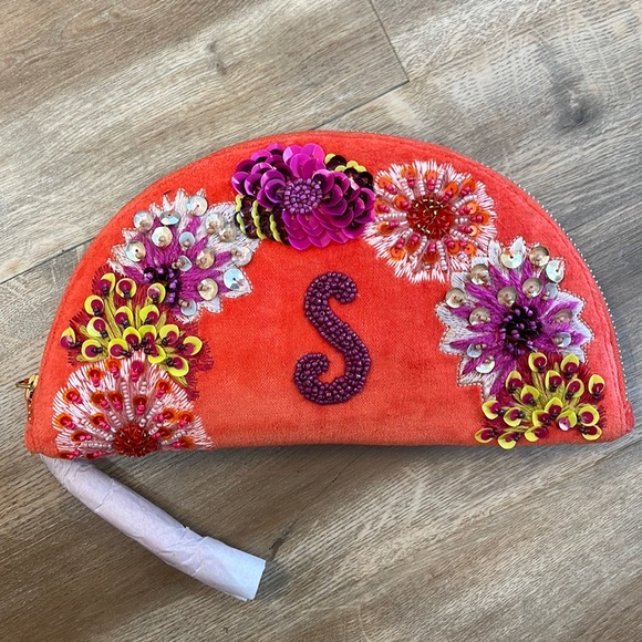 New Anthropologie Monogram Crescent Pouch!!🔥🔥🔥 - Picture 6 of 15
